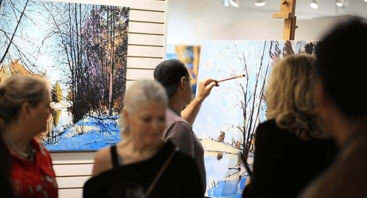 art gallery visitor