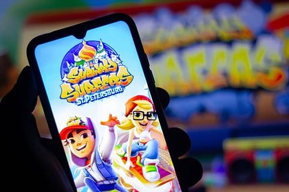 Smartphone screen displaying Subway Surfers game logo.
