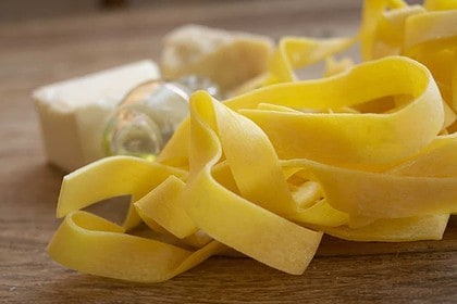 Creamy fettuccine Alfredo pasta dish close-up.