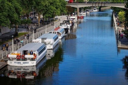 Scenic Rideau Canal Cruise Experience in Ottawa