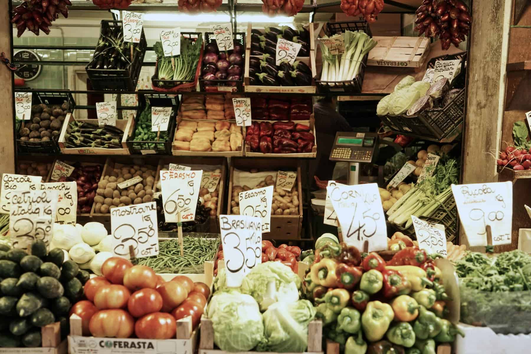 scene of a grocer market